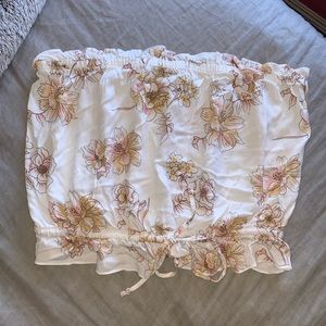 🚨FINAL SALE MUST GO🚨 🎀NEW🎀 🌸FLORAL CROP TOP🌸